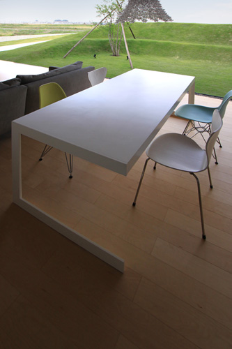 ダイニングテーブル　オリジナル　特注　白　シンプル　モダン　大きい　建築家　デザイン　デザイナーズ家具